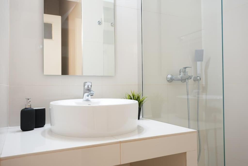 Syntagma Square, 70Sqm Pentelis Sunny Apartment Atenas Exterior foto